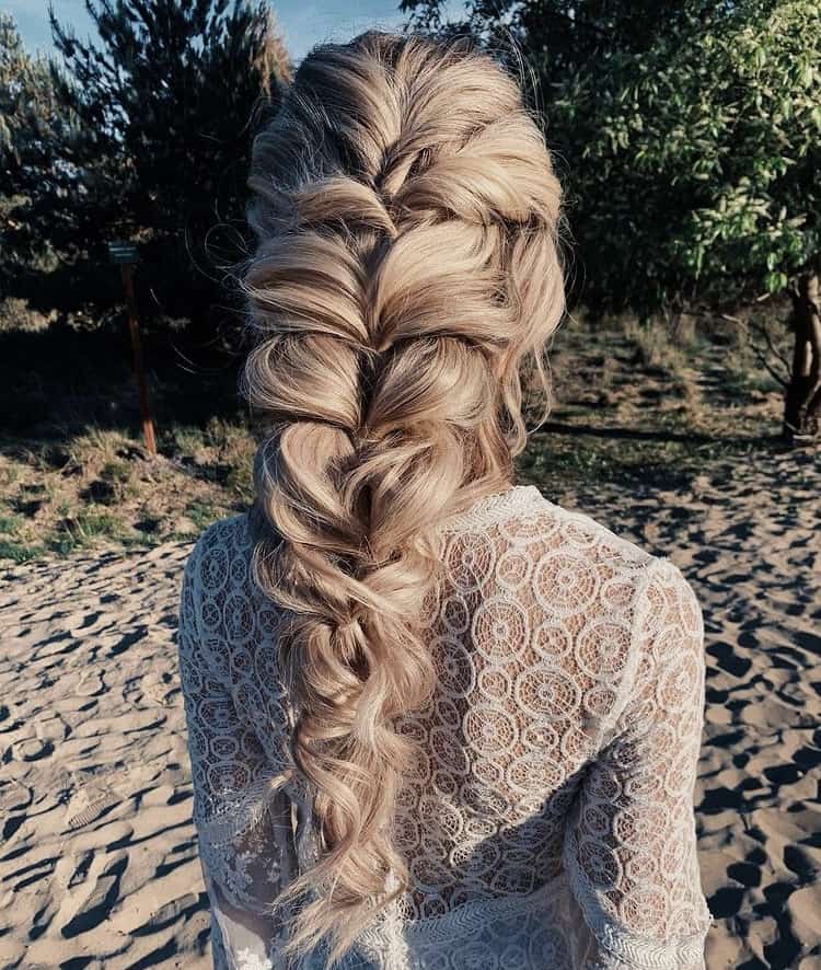 a woman back showig French Braid hairstlye